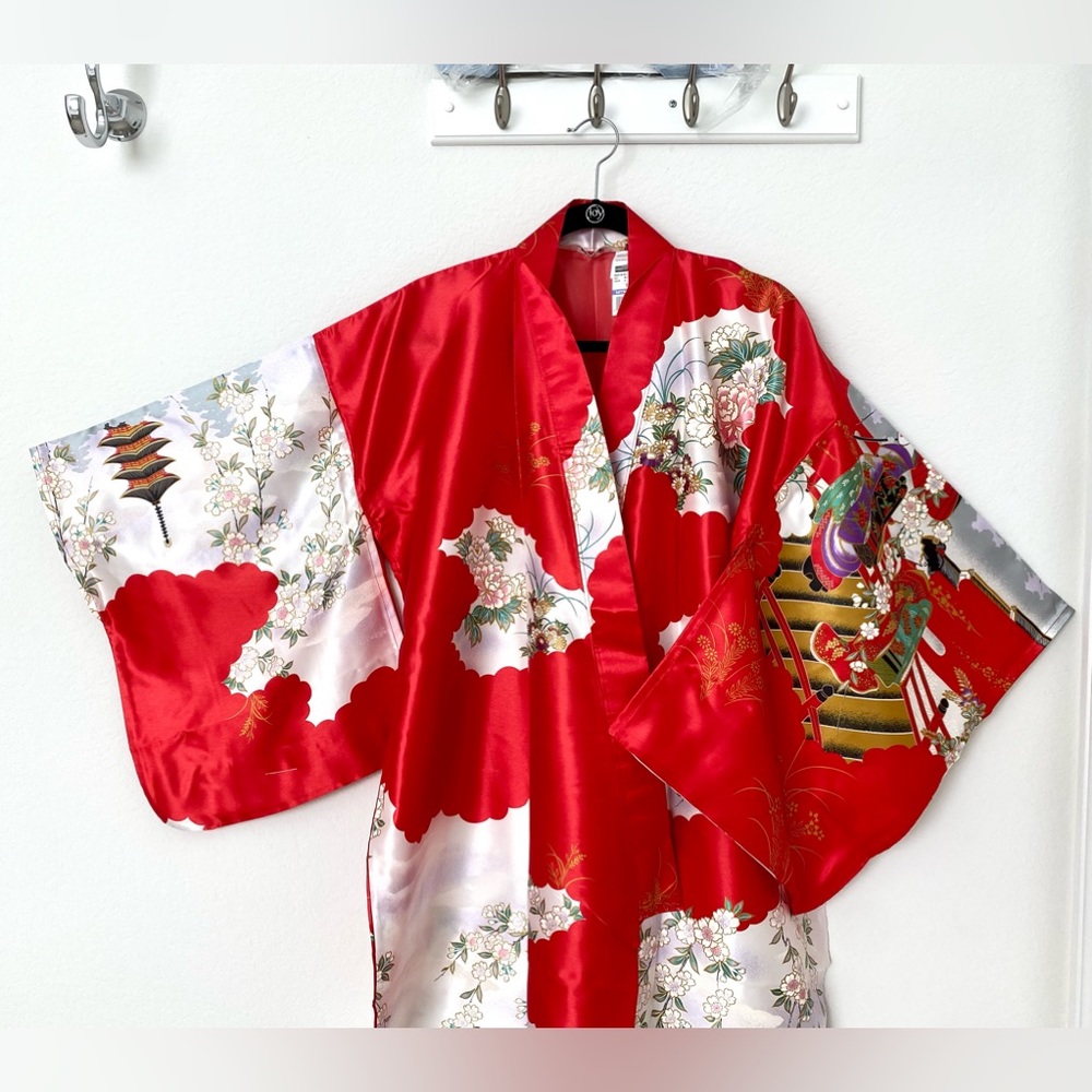 Brand new Japanese Kimono with back bow and belt, just right time for Halloween.